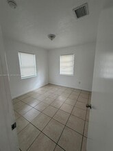 3041 NW 52nd St in Miami, FL - Building Photo - Building Photo