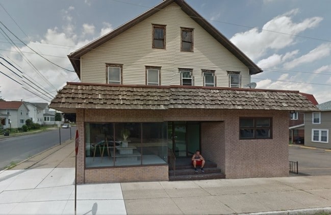 66 W Broad St in Nanticoke, PA - Building Photo - Building Photo