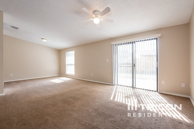 1238 Piney Branch Cir in Valrico, FL - Building Photo - Building Photo
