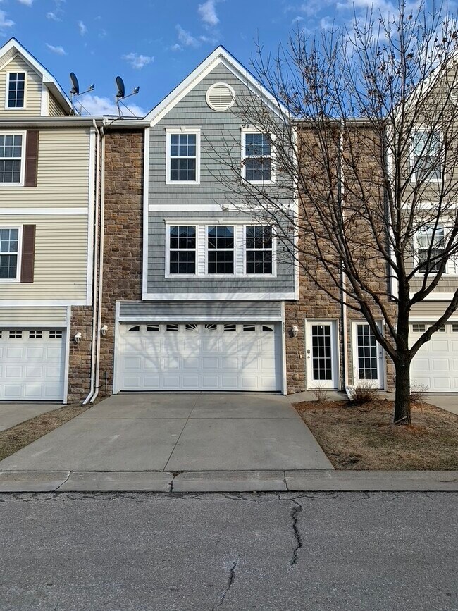 387 NE Kingwood in Waukee, IA - Foto de edificio - Building Photo