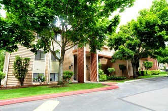 Brackett Apartments in Edmonds, WA - Building Photo - Building Photo