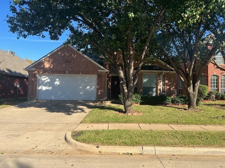 3024 Peppercorn Dr in Euless, TX - Building Photo