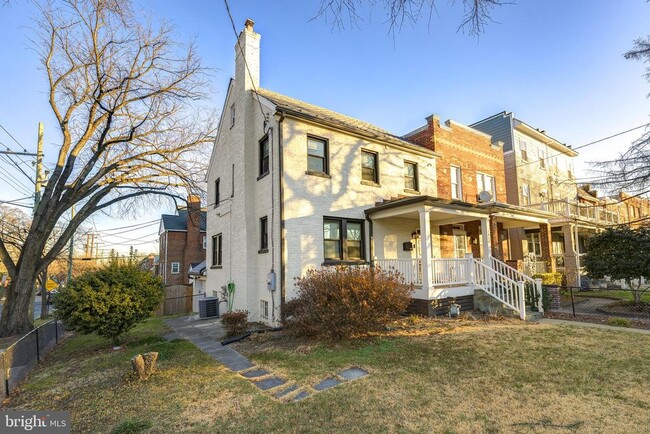 property at 1900 Q St SE