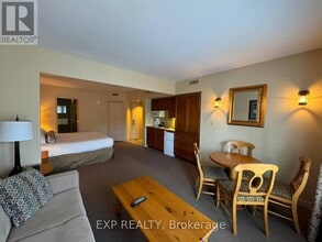 90 Highland Dr in Oro-Medonte, ON - Building Photo - Building Photo