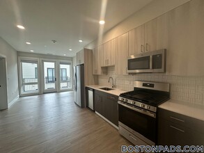340 Bremen St in Boston, MA - Building Photo - Building Photo