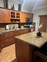 7667 NW 182nd Ln, Unit 805 in Hialeah, FL - Foto de edificio - Building Photo