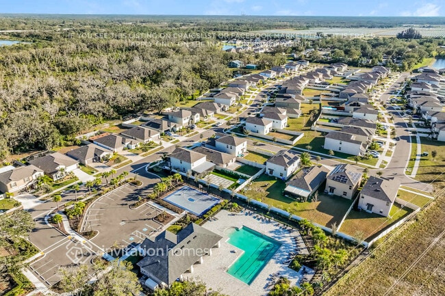 1520 Blue Rose Dr in Ruskin, FL - Foto de edificio - Building Photo