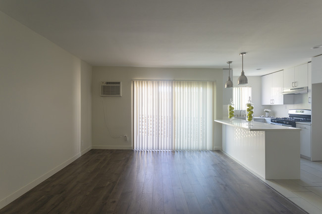 Tarzana Apartments in Tarzana, CA - Building Photo - Interior Photo