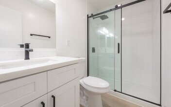 Ivy Street Apartments in San Diego, CA - Foto de edificio - Building Photo