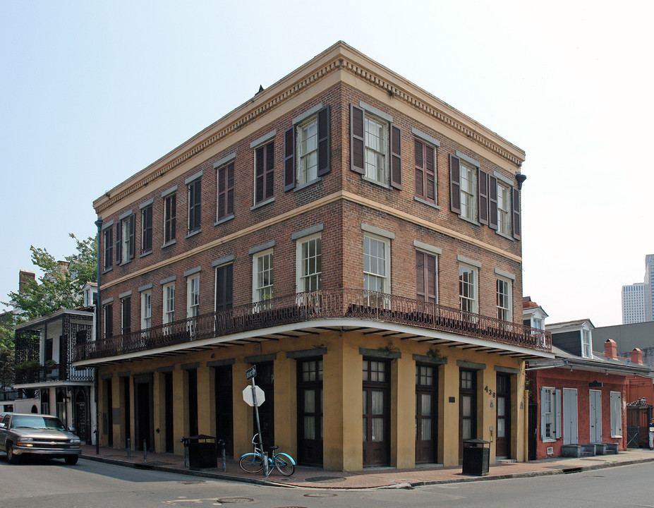 438 Dauphine St in New Orleans, LA - Foto de edificio