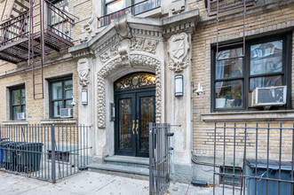 147 S 4th St in Brooklyn, NY - Foto de edificio - Building Photo