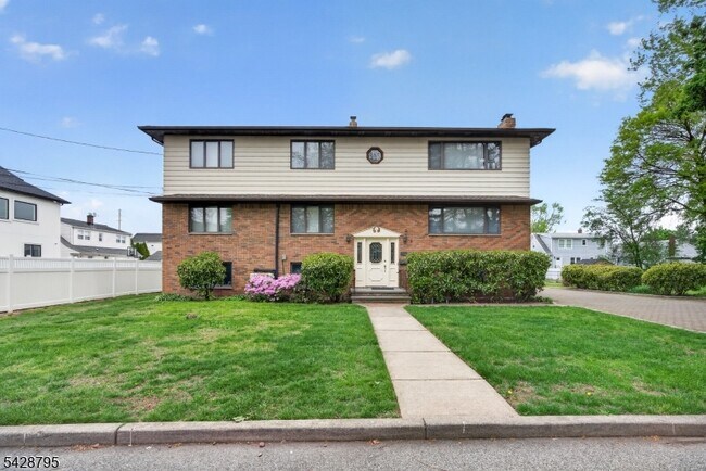97 Sipp Ave in Clifton, NJ - Building Photo - Building Photo