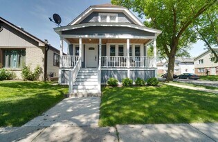2803 S 8th St in Milwaukee, WI - Building Photo