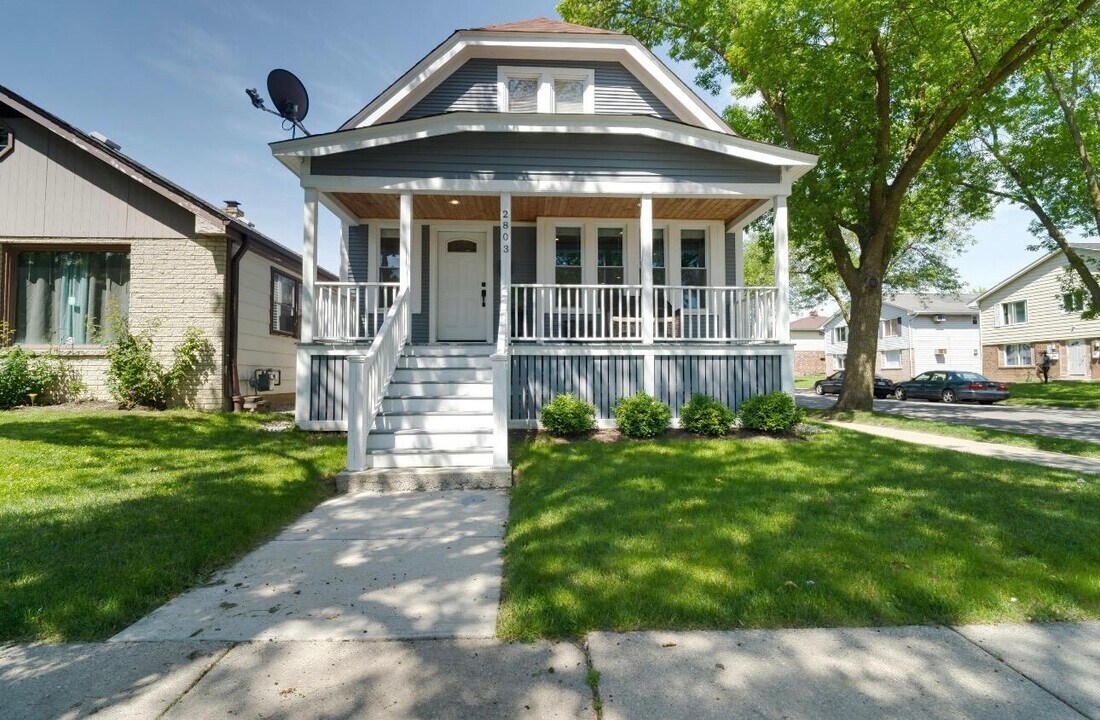 2803 S 8th St in Milwaukee, WI - Building Photo