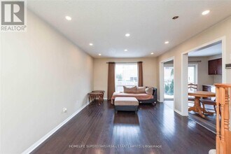 1420 Mcdermott Wy in Milton, ON - Building Photo - Building Photo