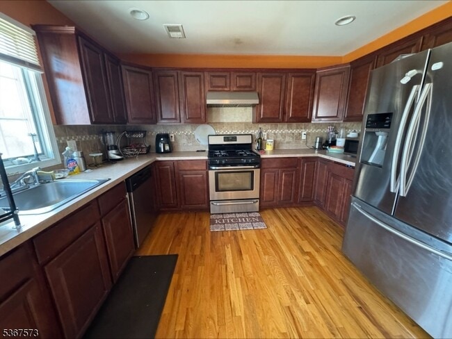 1201 Dukes Pkwy E in Manville, NJ - Building Photo - Building Photo