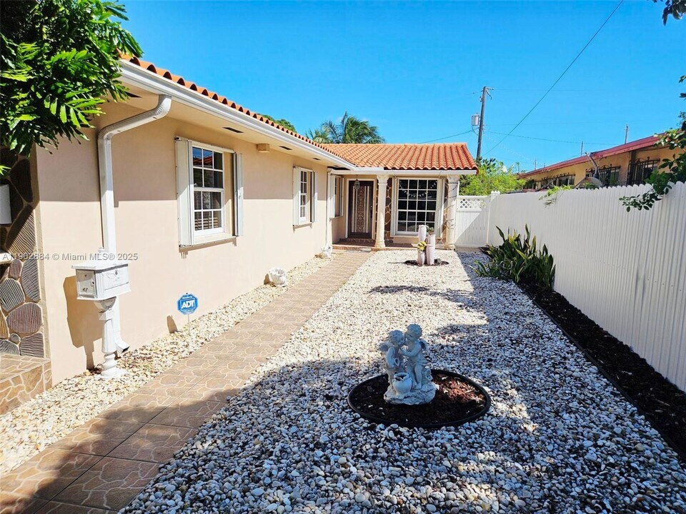 47 NW 48th Ct in Miami, FL - Building Photo
