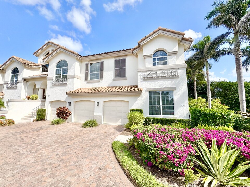 101 Colonade Cir in Naples, FL - Building Photo