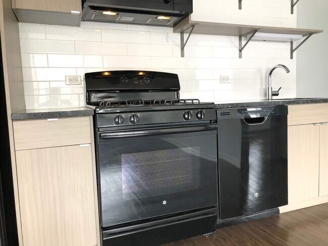 6134 N Kenmore Ave-Unit -209 in Chicago, IL - Foto de edificio - Building Photo