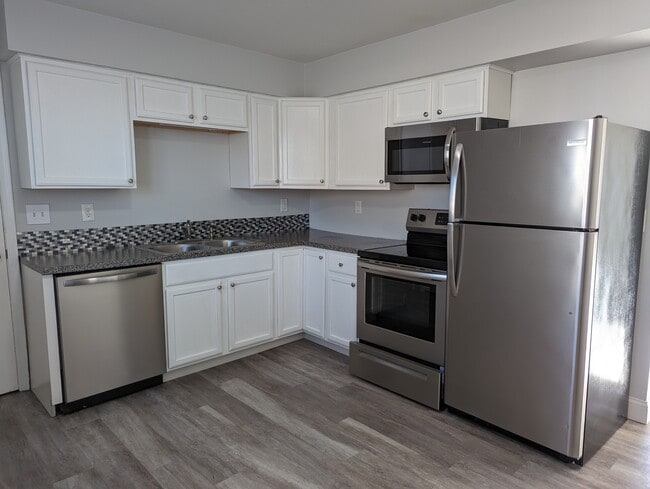 8040 S Westnedge Ave in Portage, MI - Building Photo - Building Photo