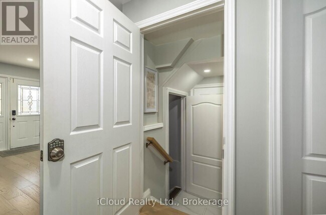 2362 Proudfoot Trail in Oakville, ON - Building Photo - Building Photo