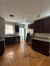 7749-53 South Essex Avenue in Chicago, IL - Building Photo - Interior Photo