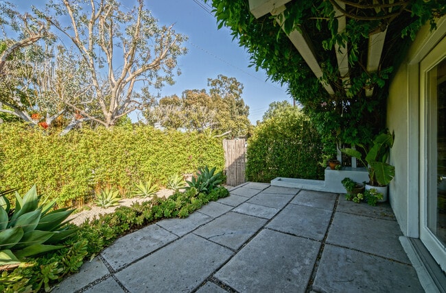 3555 Beethoven St, Unit 3555 in Los Angeles, CA - Foto de edificio - Building Photo