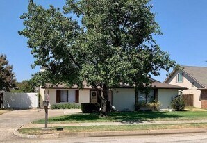3055 Old Orchard Ln in Bedford, TX - Building Photo