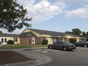 Coastal Villas in Southport, NC - Foto de edificio - Building Photo