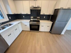 7047 Fane Rd in Edmonton, AB - Building Photo - Building Photo