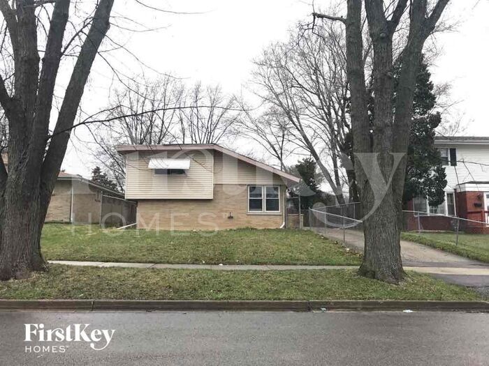2108 N Linden Ave in Waukegan, IL - Building Photo