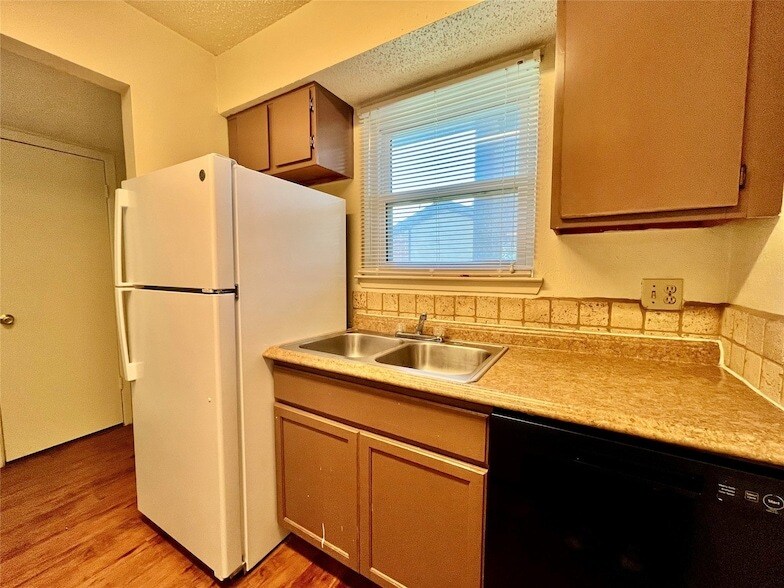 410 Bryan St, Unit 14 in Denton, TX - Building Photo