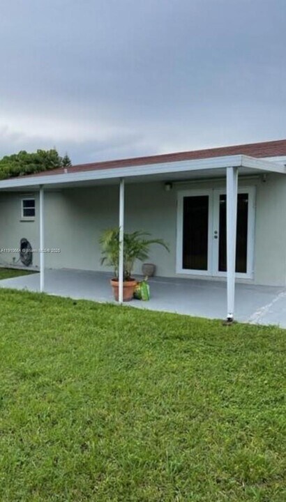 16801 NW 72nd Ct in Hialeah, FL - Building Photo