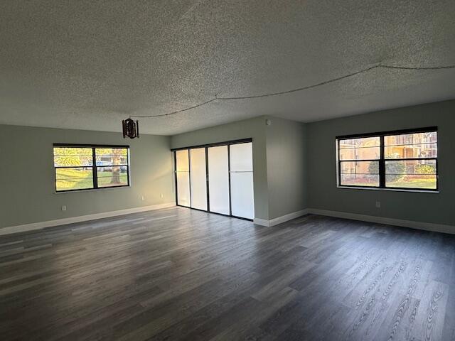 2050 Oleander Blvd in Fort Pierce, FL - Foto de edificio - Building Photo