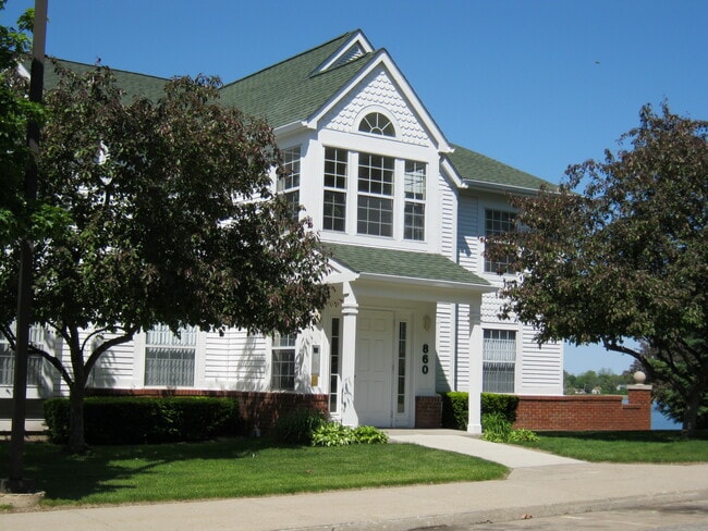 Crystal Lake Apartments in Pontiac, MI - Foto de edificio - Building Photo