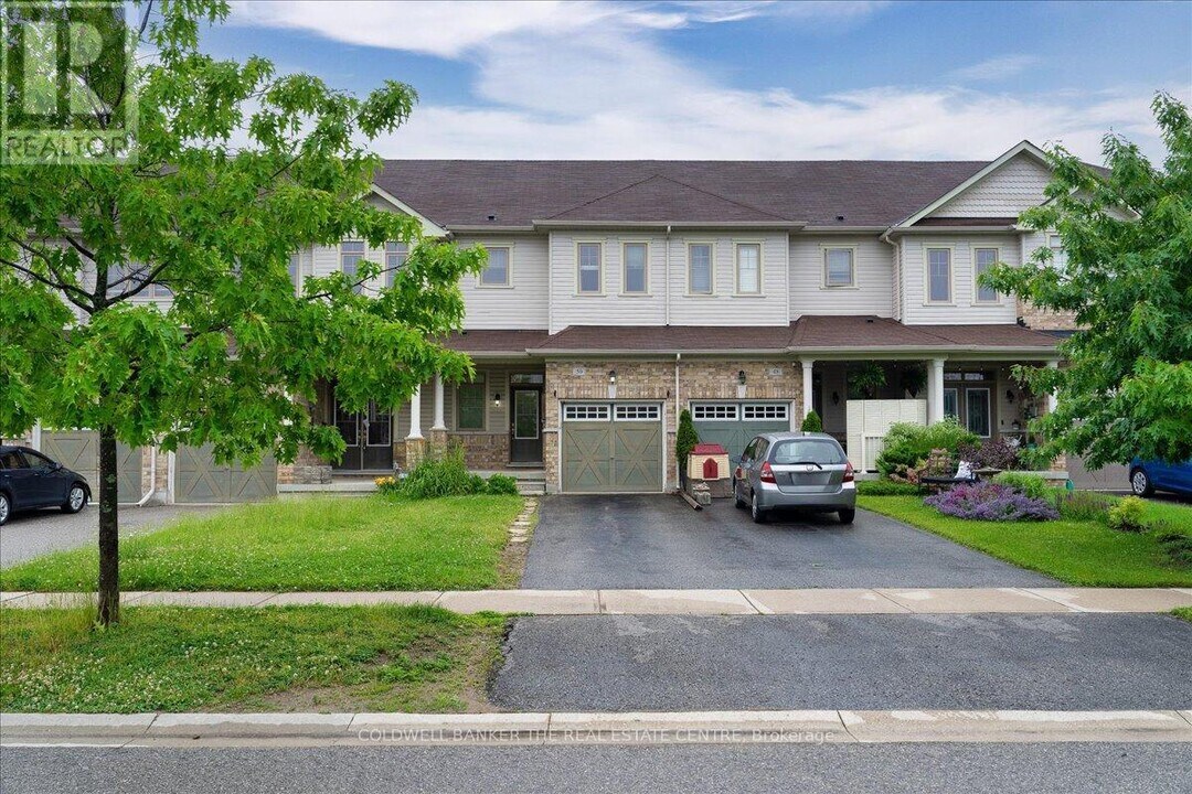 50 Pearcey Cr in Barrie, ON - Building Photo