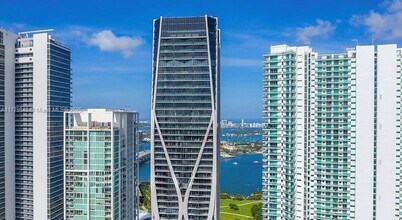 1000 Biscayne Blvd, Unit # 4402 in Miami, FL - Building Photo - Building Photo