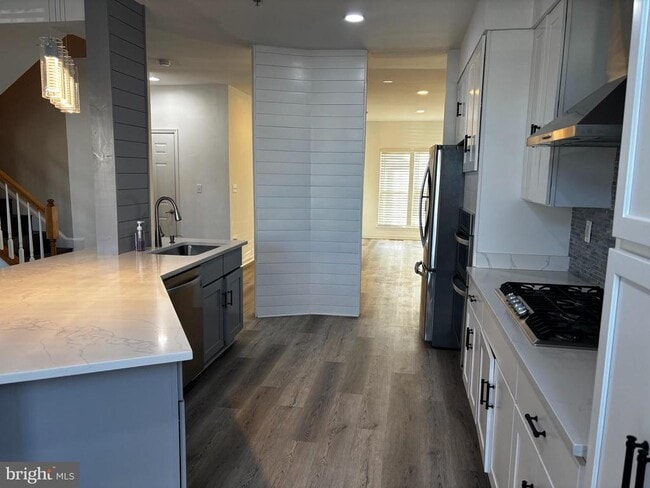 property at 2919 Lomond Pl