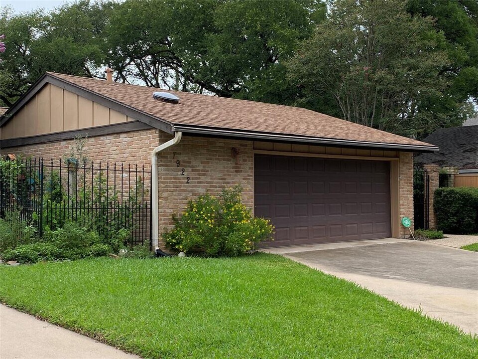 7922 Ridgeline N in Austin, TX - Foto de edificio