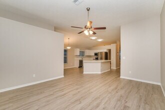 5660 Paddock Trail Dr in Tampa, FL - Building Photo - Building Photo