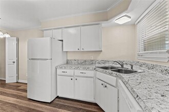 102 The Strand in Galveston, TX - Building Photo - Building Photo