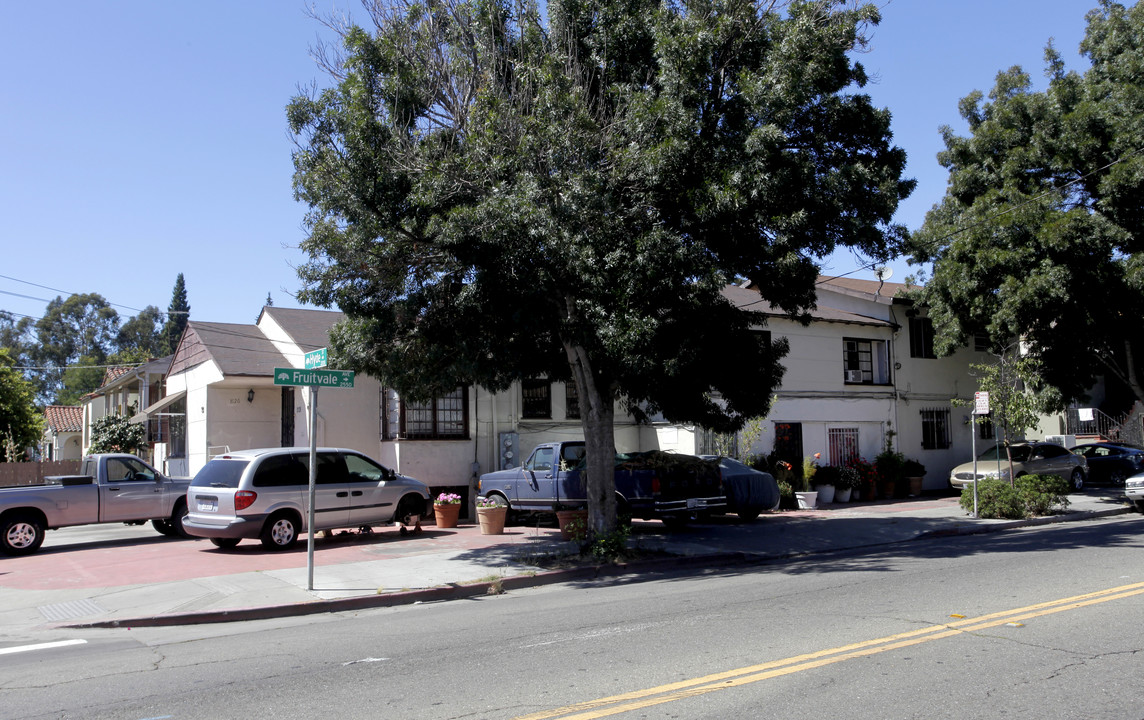 2569-2575 Fruitvale Ave in Oakland, CA - Foto de edificio