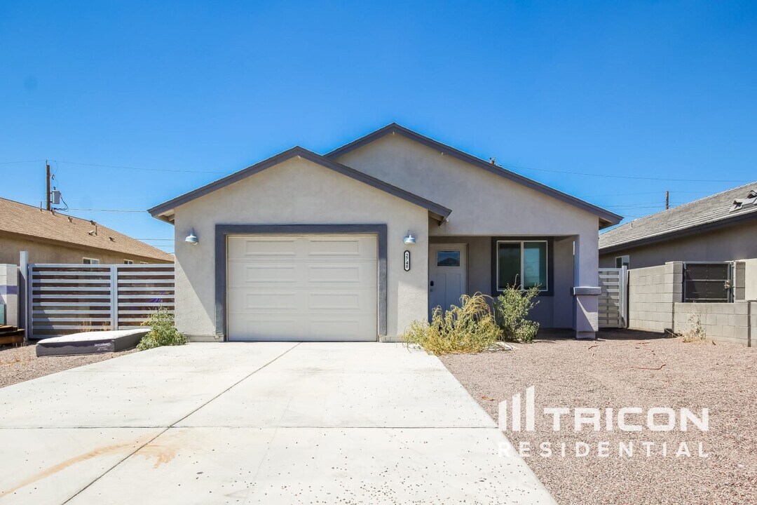 2748 E Pueblo Ave in Phoenix, AZ - Building Photo