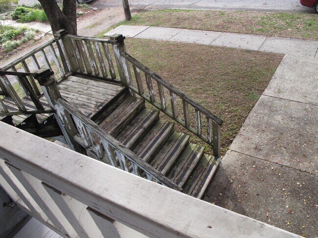 2019 Oleander St, Unit 1 in Baton Rouge, LA - Foto de edificio - Building Photo