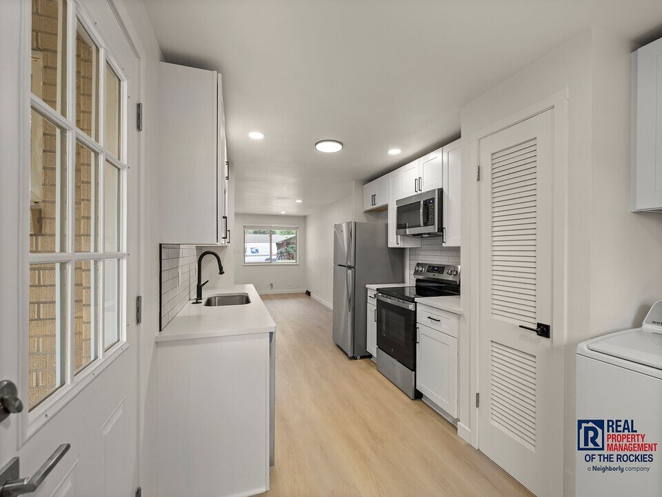 1208 Castlerock Dr in Fort Collins, CO - Building Photo