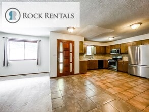10171 Golden Arrow Dr in Hutchinson, KS - Building Photo - Building Photo