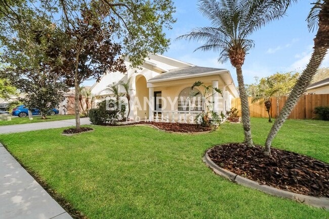 1427 Lake Shore Ranch Dr in Seffner, FL - Foto de edificio - Building Photo