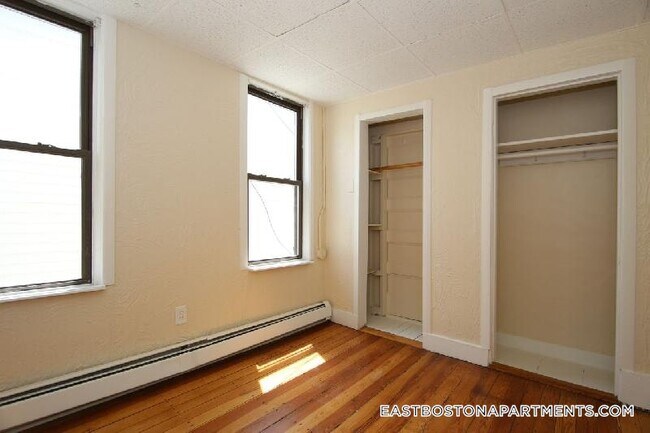 114 Everett St in Boston, MA - Building Photo - Building Photo