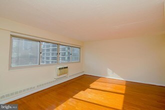 2101-17 Chestnut St-Unit -914 in Philadelphia, PA - Building Photo - Building Photo