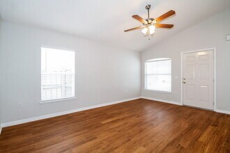 30319 Birdhouse Dr in Wesley Chapel, FL - Building Photo - Building Photo